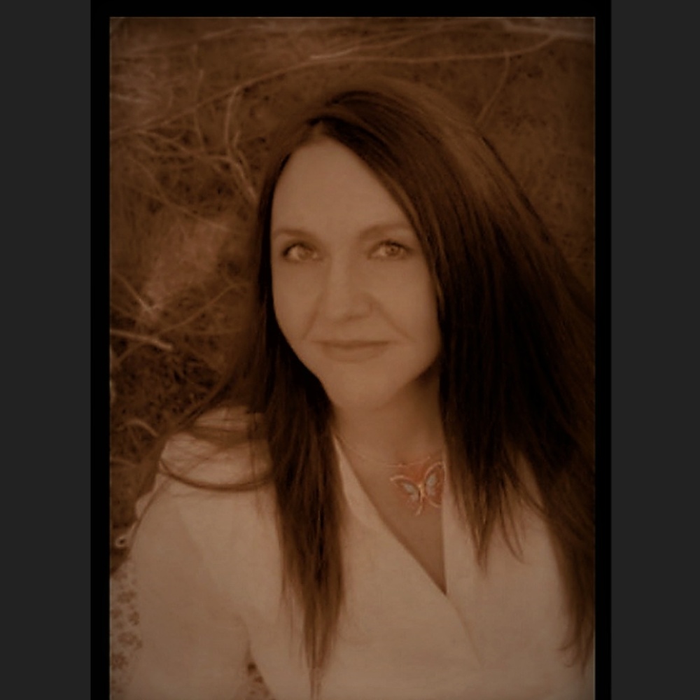 💥New To Poshmark💥  SHARE 💥 SHOP 💥 FOLLOW 💥